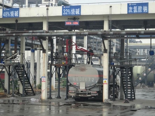 風(fēng)從虎，雨從龍，大大來了雨迎接！興發(fā)牛，大壩壯，主席來了宜昌亮！